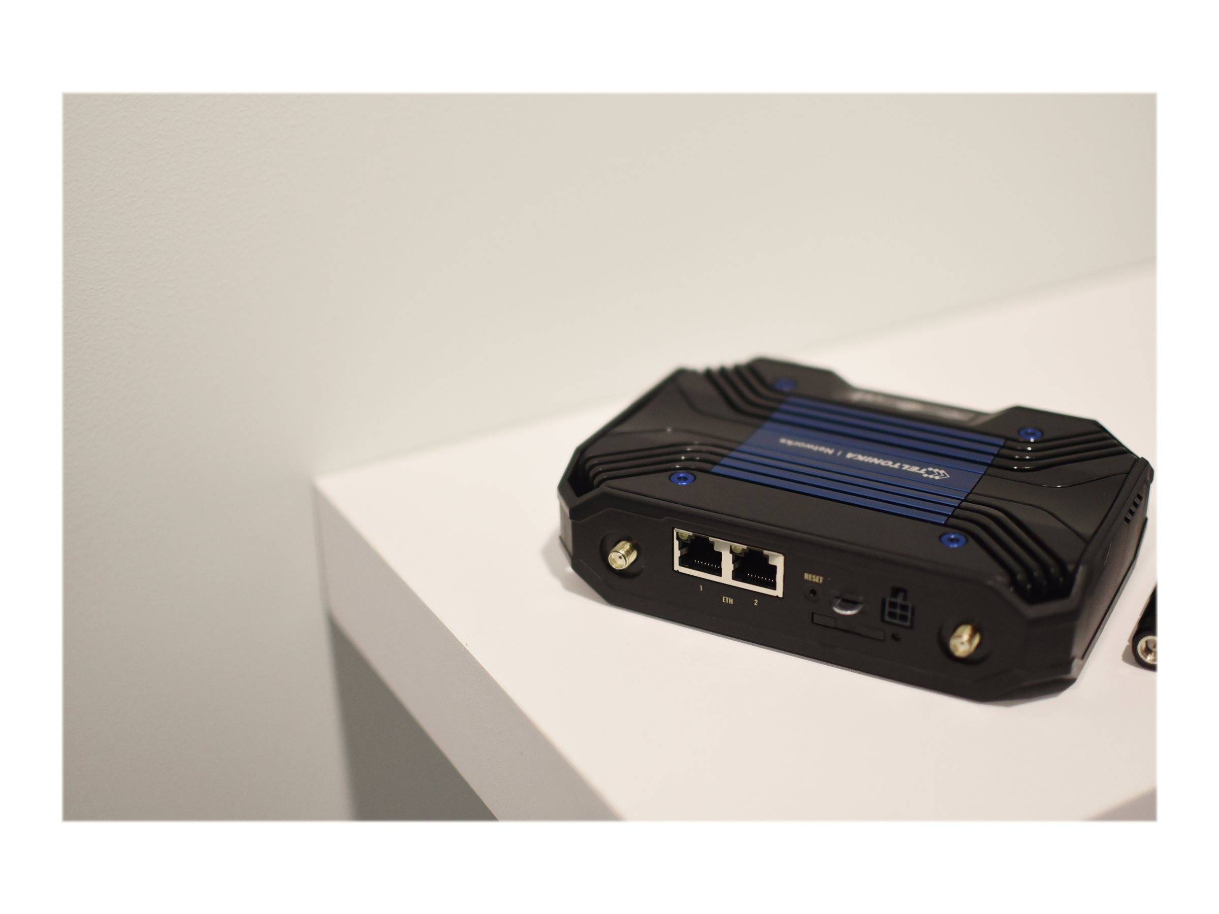 Teltonika TCR100 - Wireless Router - WWAN - Wi-Fi 5-1