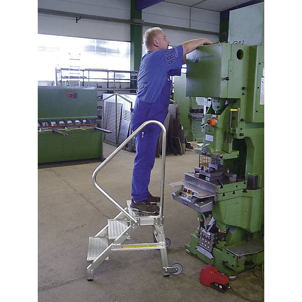 Schwerlast-Montagetritt MOBIL Tragfähigkeit 300 kg 2 Stufen. TAKKT Industrial & Packaging GmbH 92013849-1