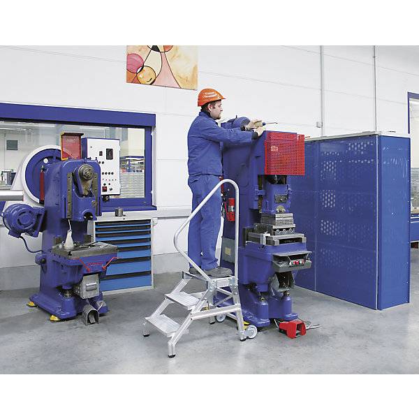 Schwerlast-Montagetritt MOBIL Tragfähigkeit 300 kg 2 Stufen. TAKKT Industrial & Packaging GmbH 92013849-2
