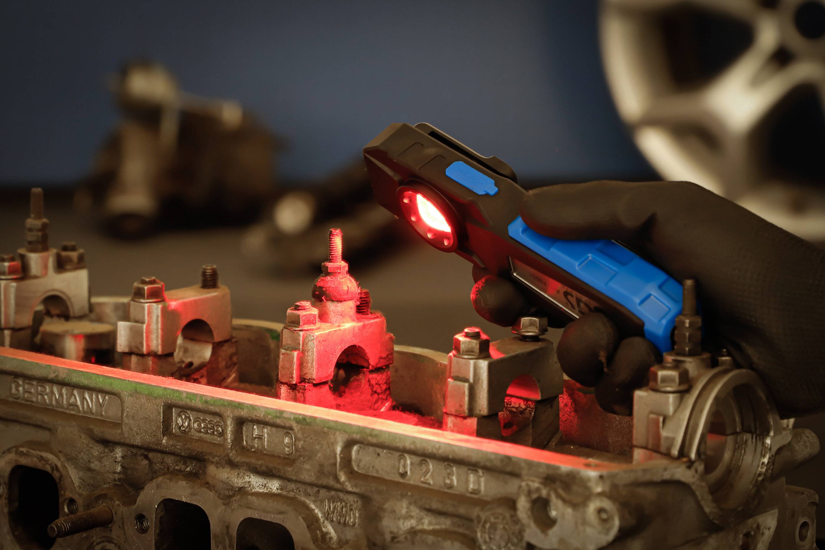 COB-LED-Werkstattleuchte mit Magnet und Haken klappbar-3