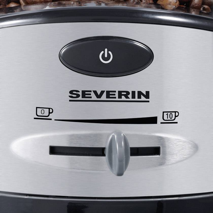 Kaffeemaschine mit grauem Drehknopf und zwei Tassen-Symbolen für Stärke. Markenname 'SEVERIN' oben.