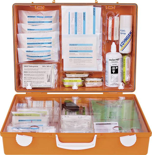 Oranger Erste-Hilfe-Kasten mit verschiedenen Verbänden, antiseptischen Tüchern, Wundspray und Augenspülung.
