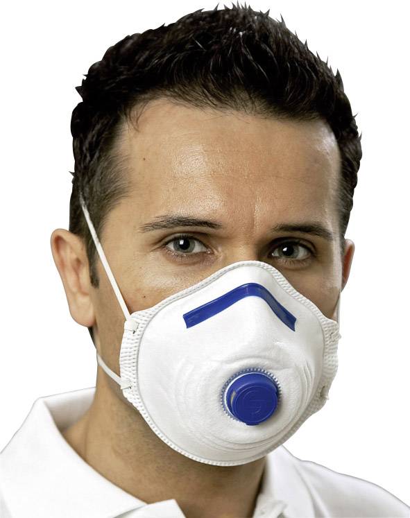 Ein Mann trägt eine weiße Atemschutzmaske mit blauem Ventil, die Mund und Nase bedeckt.