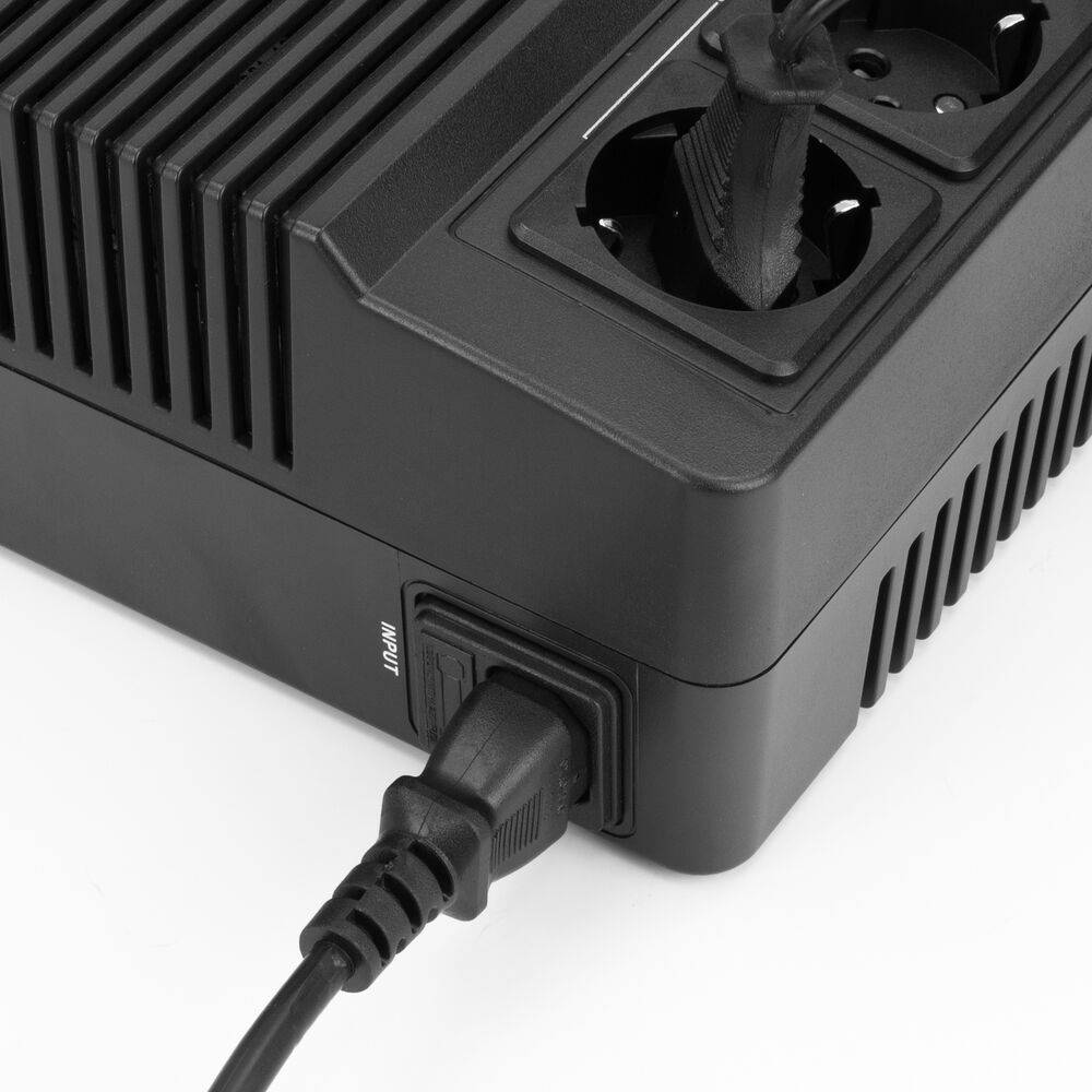 ACT AK5016 230V Anschlusskabel geerdeter Stecker Schuko CEE7/7 Stecker (gewinkelt)/C13 Schwarz - 5 Meter-1