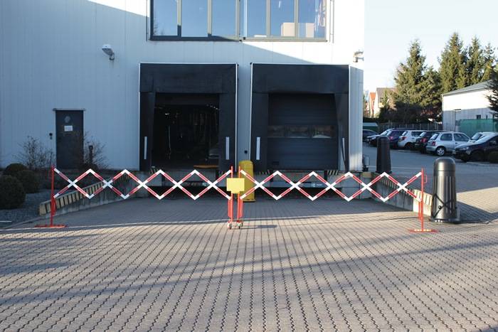 Scherengitter L2x8000xH1000mm m.Standfuß u.Rollenfüßen gelb/schwarz-0