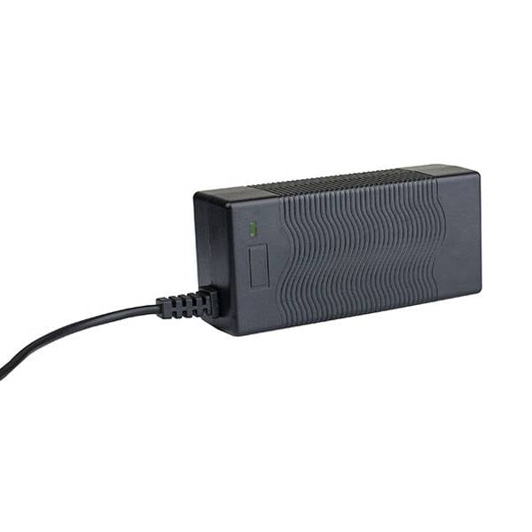 SWIT ELECTRONICS PC-U130S - Tragbares Schnellladegerät für V-Mount Akkus (Ladestrom 3A | Ladestandanzeige | DC-Ausgang)-2