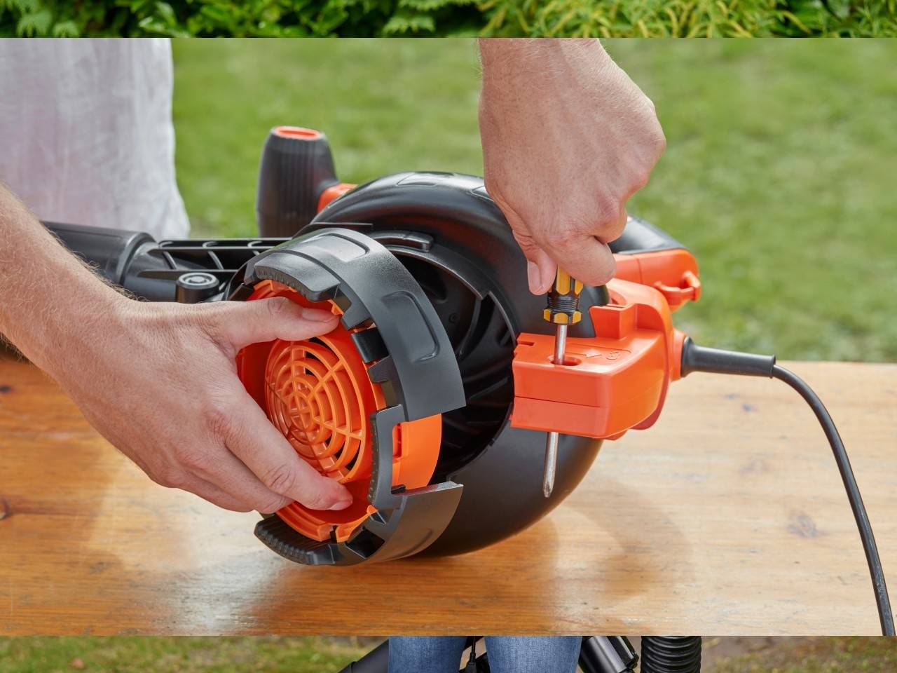 BLACK+DECKER BEBLV300-QS - Gartensauger/Laubbläser - elektrisch - 3000 W - 900 m³/Std. - 404 km/h-3