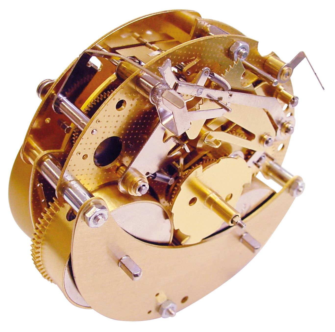 Schiffsuhrwerk der Firma Hermle mit einer Gangreserve von 8 Tagen. Die Zeit wird durch einen Glockenschlag angezeigt. Zu sehen ist ein goldfarbenes Uhrwerk mit zahlreichen Zahnrädern, Federn und Schrauben.