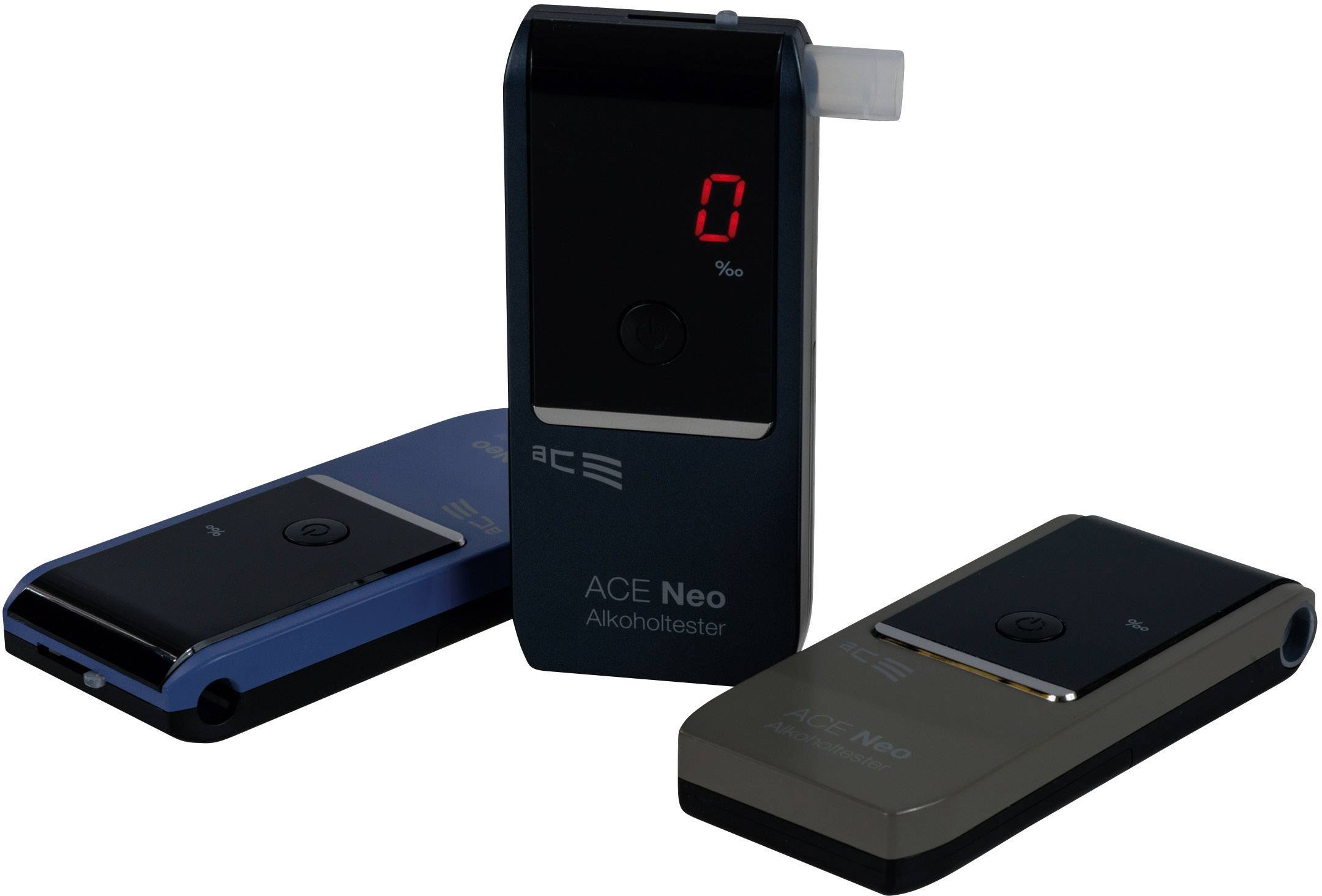 Drei tragbare Alkoholtester in unterschiedlichen Farben, einer zeigt eine 0% Anzeige auf der digitalen Anzeige.