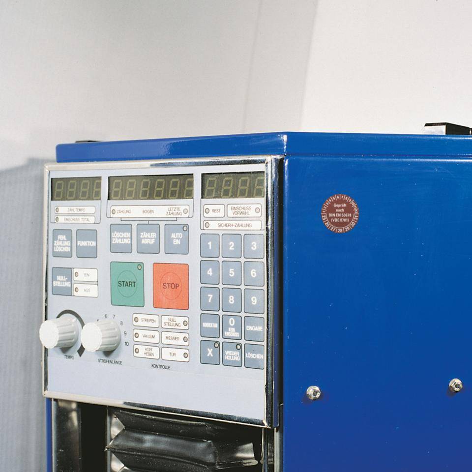 Prüfplakette geprüft nach DIN EN 50678(VDE 0701) 25-31, braun, Dokumentenfolie, Ø 30mm, 500/Roll-2