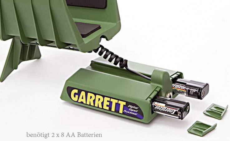 Grünes Gerät mit Batteriegehäuse, benötigt zwei 8 AA-Batterien. Markiert mit 'Garrett'. 