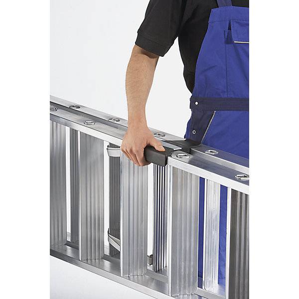 Stufen-Stehleiter beidseitig Komfort-Ausführung mit ergo-pad® 2 x 4 Stufen. MUNK GmbH 61201449-2