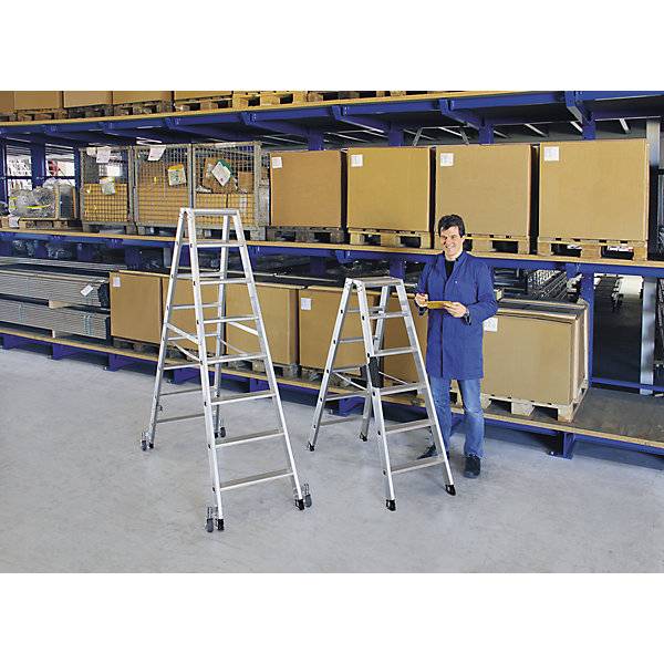 Stufen-Stehleiter beidseitig Komfort-Ausführung mit ergo-pad® 2 x 4 Stufen. MUNK GmbH 61201449-4