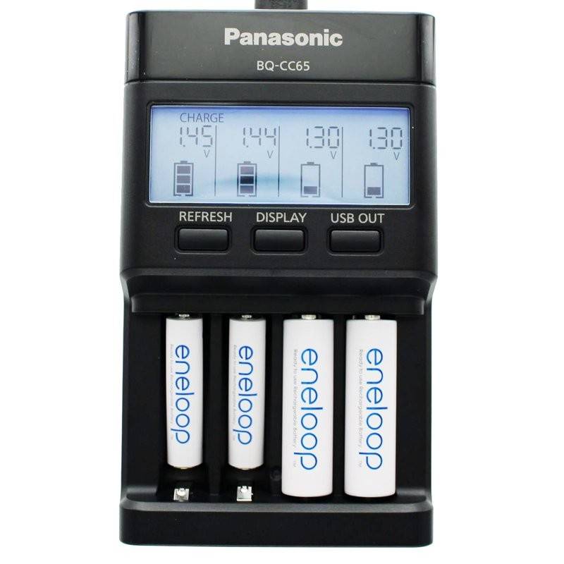 Panasonic eneloop Ladegerät BQ-CC65 inkl. LCD-Display, 4 eneloop Standard AAA Micro und AccuCell Akkubox Blue-3