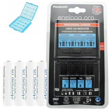 Panasonic eneloop Ladegerät BQ-CC65 inkl. LCD-Display, 4 eneloop Standard AAA Micro und AccuCell Akkubox Blue