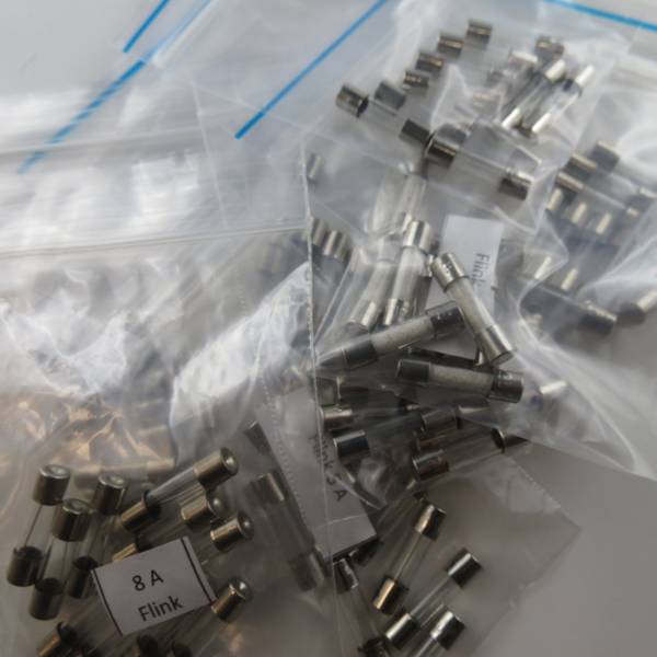 80x Feinsicherung Glassicherung Sortiment je 10x 0,5A 1A 2A 3A 4A 5A 8A 10A fuse