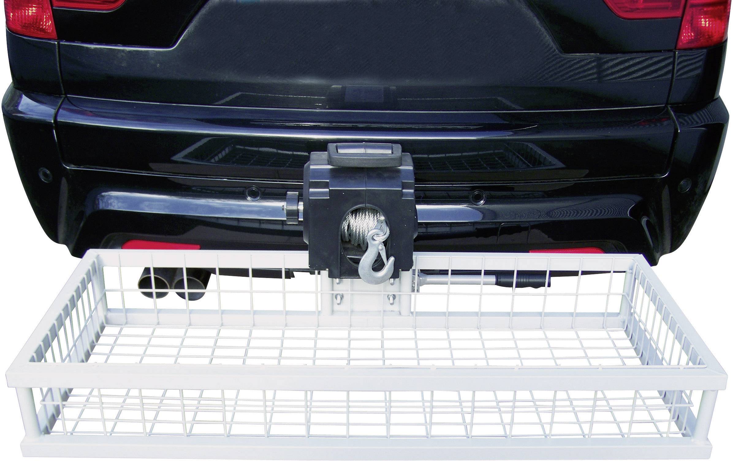 Auto-Heck mit montiertem Gepäckträger und Anhängerkupplung. Der Gepäckträger ist leer und aus Metallgitter gefertigt.