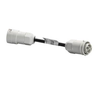 Ein weißes elektrisches Steckverbinderkabel mit zwei Anschlüssen an den Enden, verbunden durch ein kurzes Kabelstück.