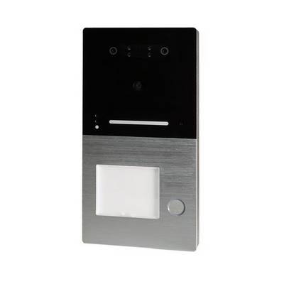 Eine moderne Gegensprechanlage mit Kamera und Lautsprecher in einem schlichten Design aus Schwarz und Silber.