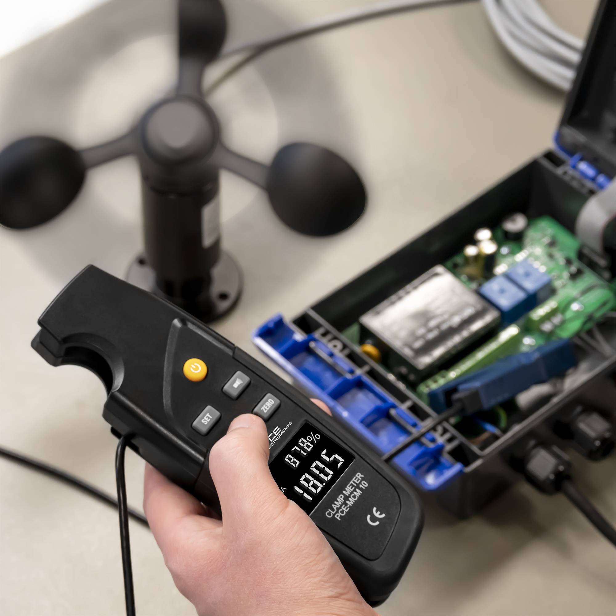 PCE Instruments Stromzange PCE-MCM 10 |±99,9 mA DC |Zangenöffnung Ø5 mm |Kabel 1m |CAT II 300 V |IP40-3