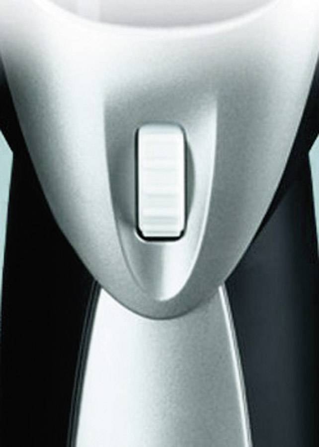 Elektrorasierer mit silbernem Schalter in der Mitte, umgeben von schwarzem Gehäuse. Design konzentriert sich auf Ergonomie und Bedienung.
