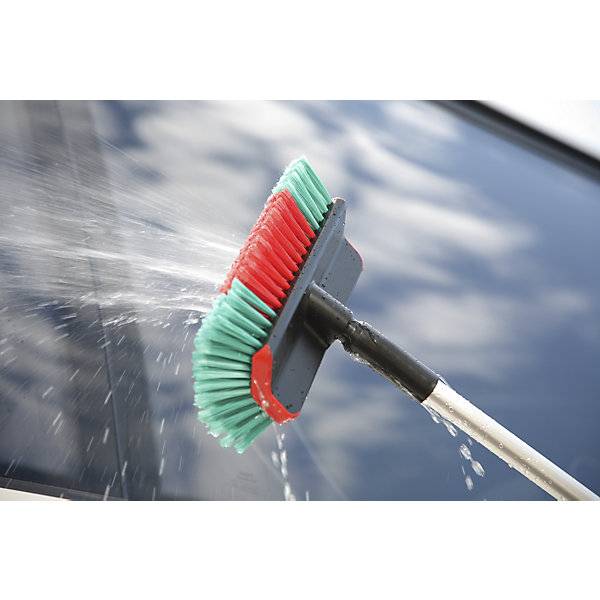 Autowaschbürste High/Low mit Wasserdurchlauf weich schwarz. FINCKE-Hygiene Fachgroßhandel OHG 77578449-1