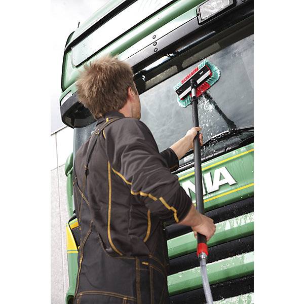 Autowaschbürste High/Low mit Wasserdurchlauf weich schwarz. FINCKE-Hygiene Fachgroßhandel OHG 77578449-3