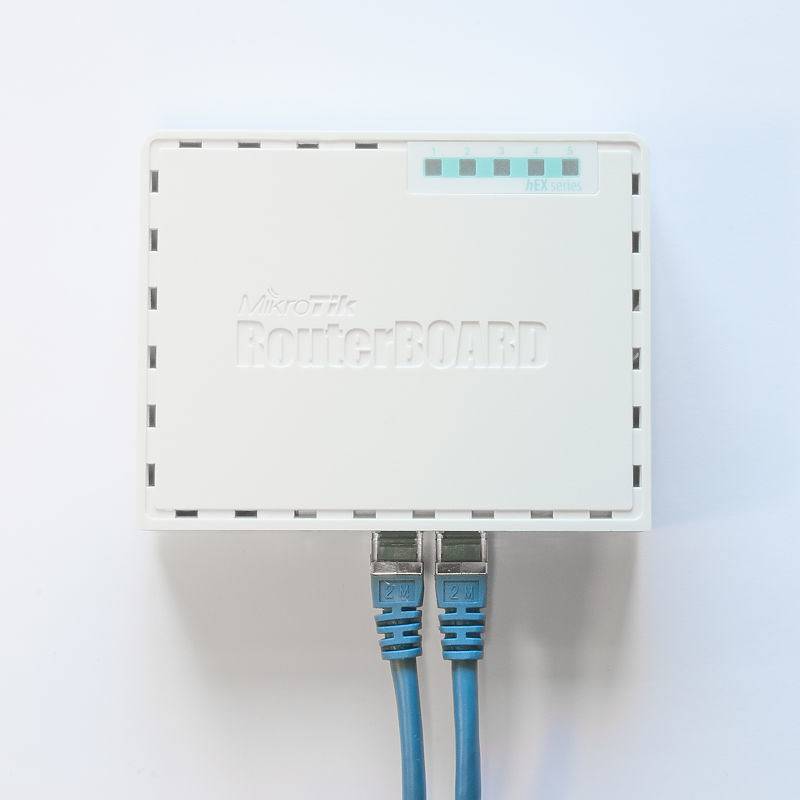 MikroTik RouterBOARD hEX RB750Gr3 - Router - 4-Port-Switch - GigE-3