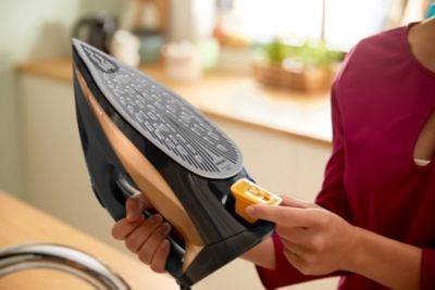 Azur 7000 Series DST7040 Steam Iron 2800W Black Yellow-6