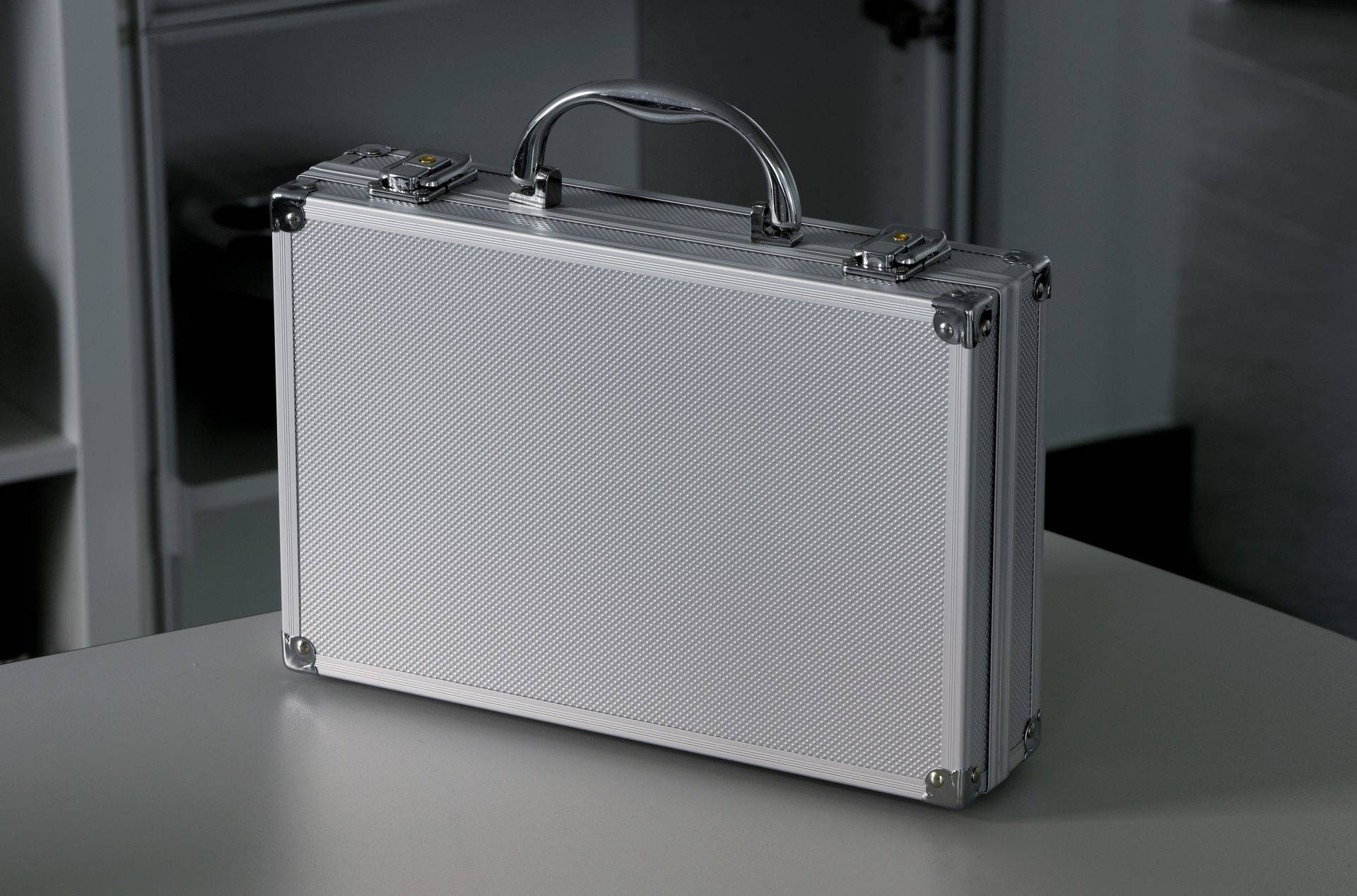 PeakTech P 7255 – Aluminium Tragekoffer mit Würfelschaum ~ 295 x 195 x 70 mm ~ Farbe: Silber-3