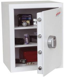 Geöffneter weißer Safe mit digitalem Schloss, zeigt Geld, Schmuck und Dokumente auf drei Regalen.