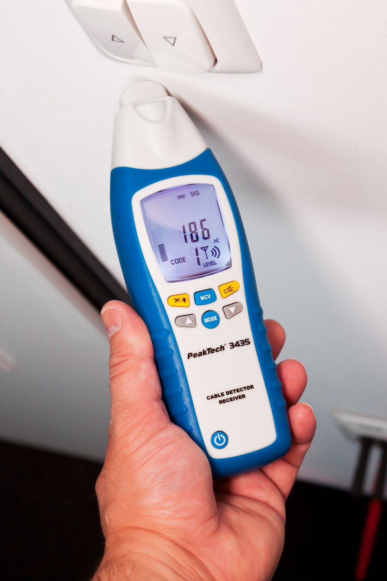 PeakTech P 3435 – Leitungssuchgerät / Stromkreisdetektor mit Sender & Empfänger-1