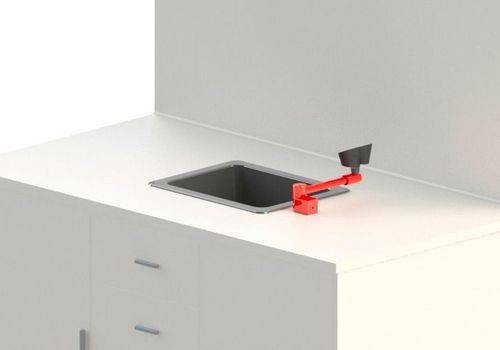 Augendusche mit 2 Brauseköpfen, horizontal schwenkbar, Tischmontage rechts neben dem Becken, DVGW-1