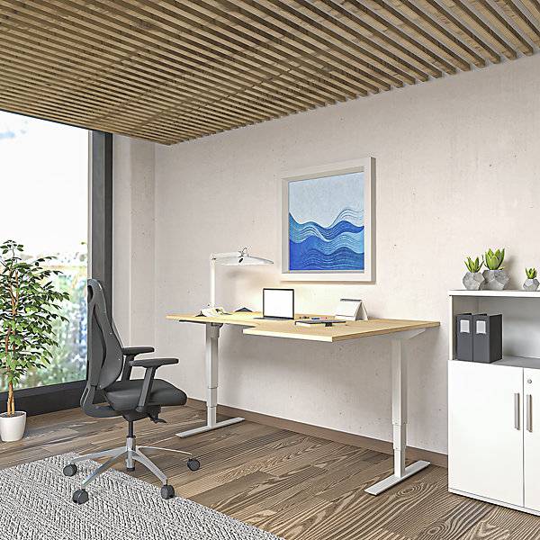 Schreibtisch Atlanta elektrisch höhenverstellbar Ecke BxT 1800 x 1200 mm Eiche/silber rechts. TAKKT-1
