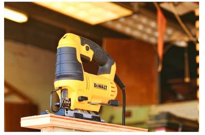 DeWalt DWE349 Elektro-Pendelhubstichsäge inkl. Koffer-5