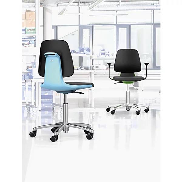 Arbeitsdrehstuhl LABSIT mit Bodengleitern und Fußring Sitz mit Stoffbezug orange. Bimos-Sitztechnik | Interest.-1