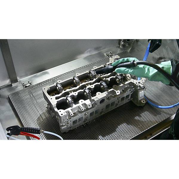 Teilewaschtisch HP mit Hochdruck isolierter Tank. Bio Circle Surface Technology GmbH 68088949-3