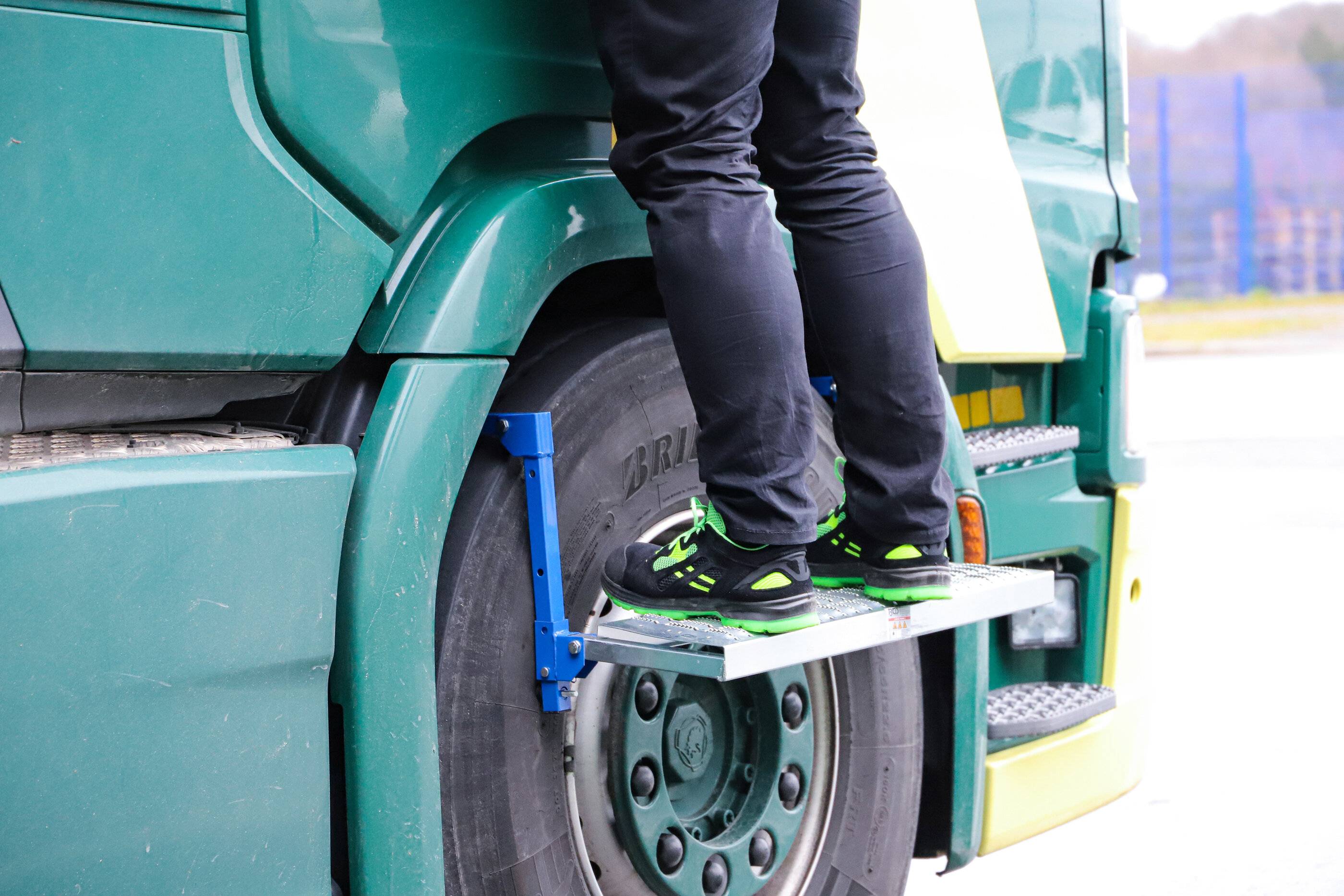 Reifen-Klapptritt einstellbar für Lkw-1