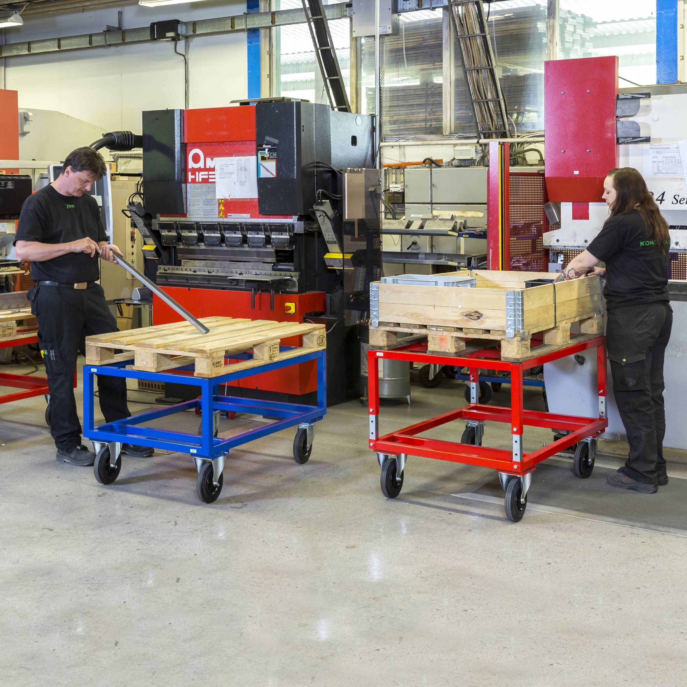 Kongamek Palettenwagen in rot 270mm hoch mit Bremse für Halbpaletten 800x600mm-1