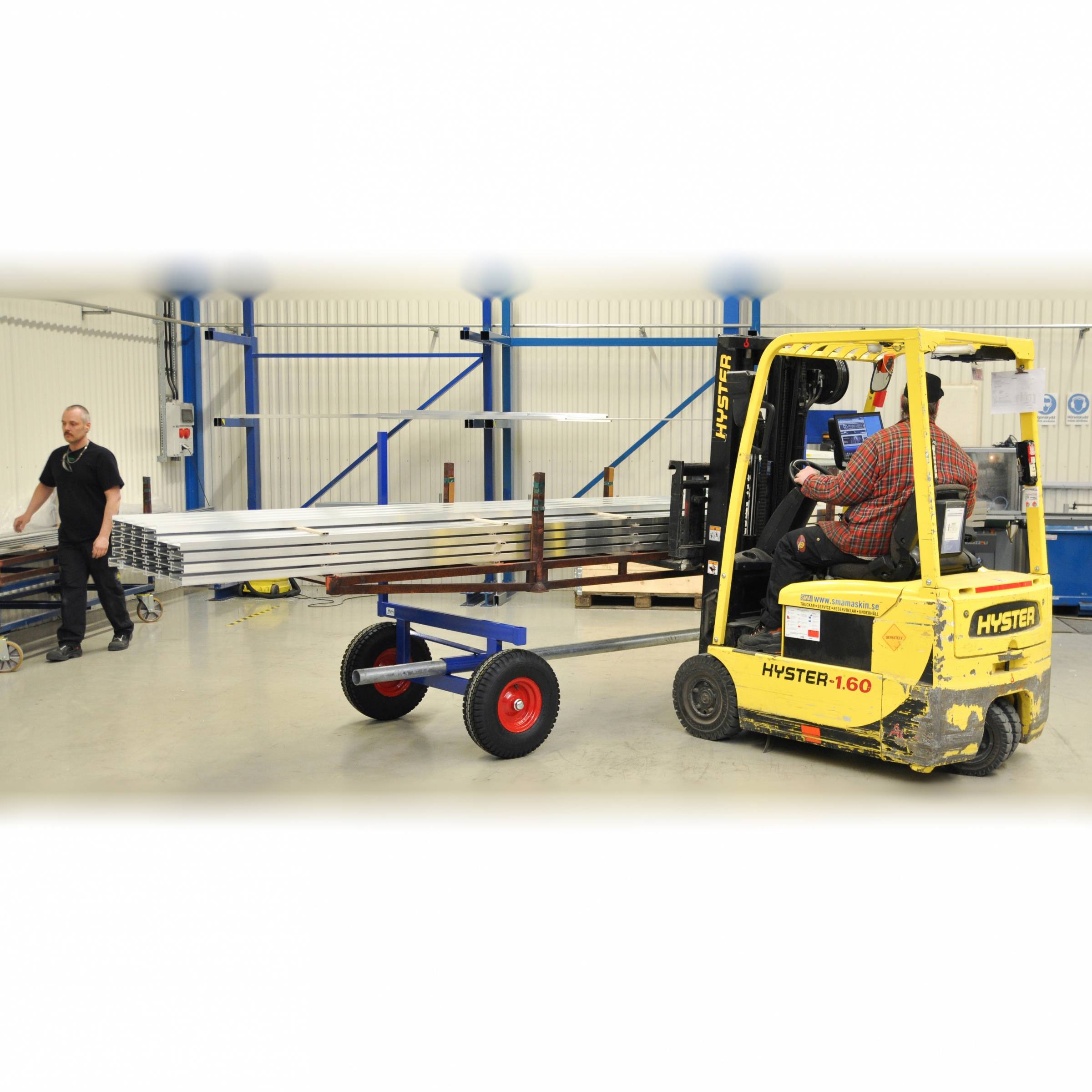 Kongamek Langgutwagen in blau mit 4 Eckpfosten 4000mm lang 3500kg Tragkraft Luftbereifung-1