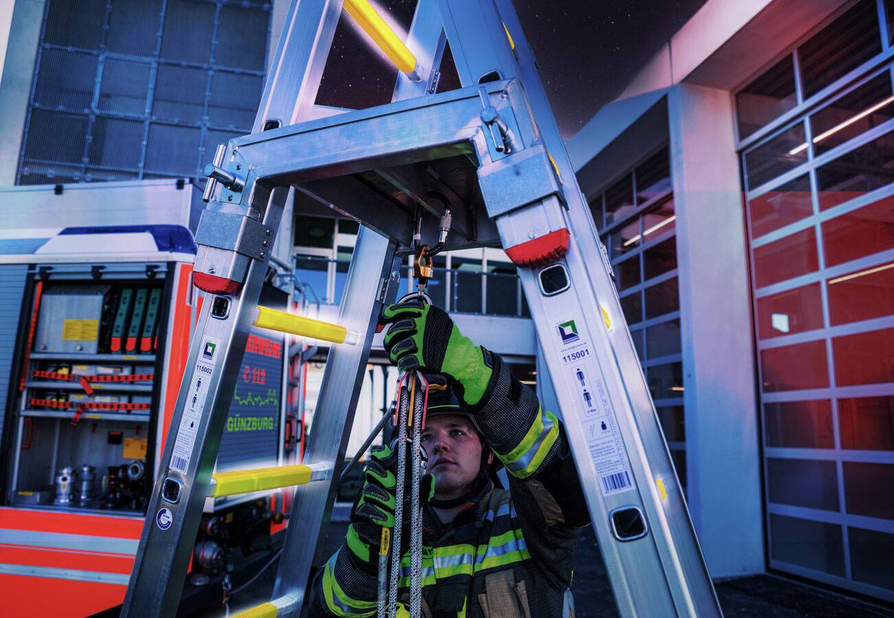 MUNK Rettungstechnik Steckleiter mit Glow-Sprossenbelag nach DIN EN 1147 Unterteil 9 Sprossen-3