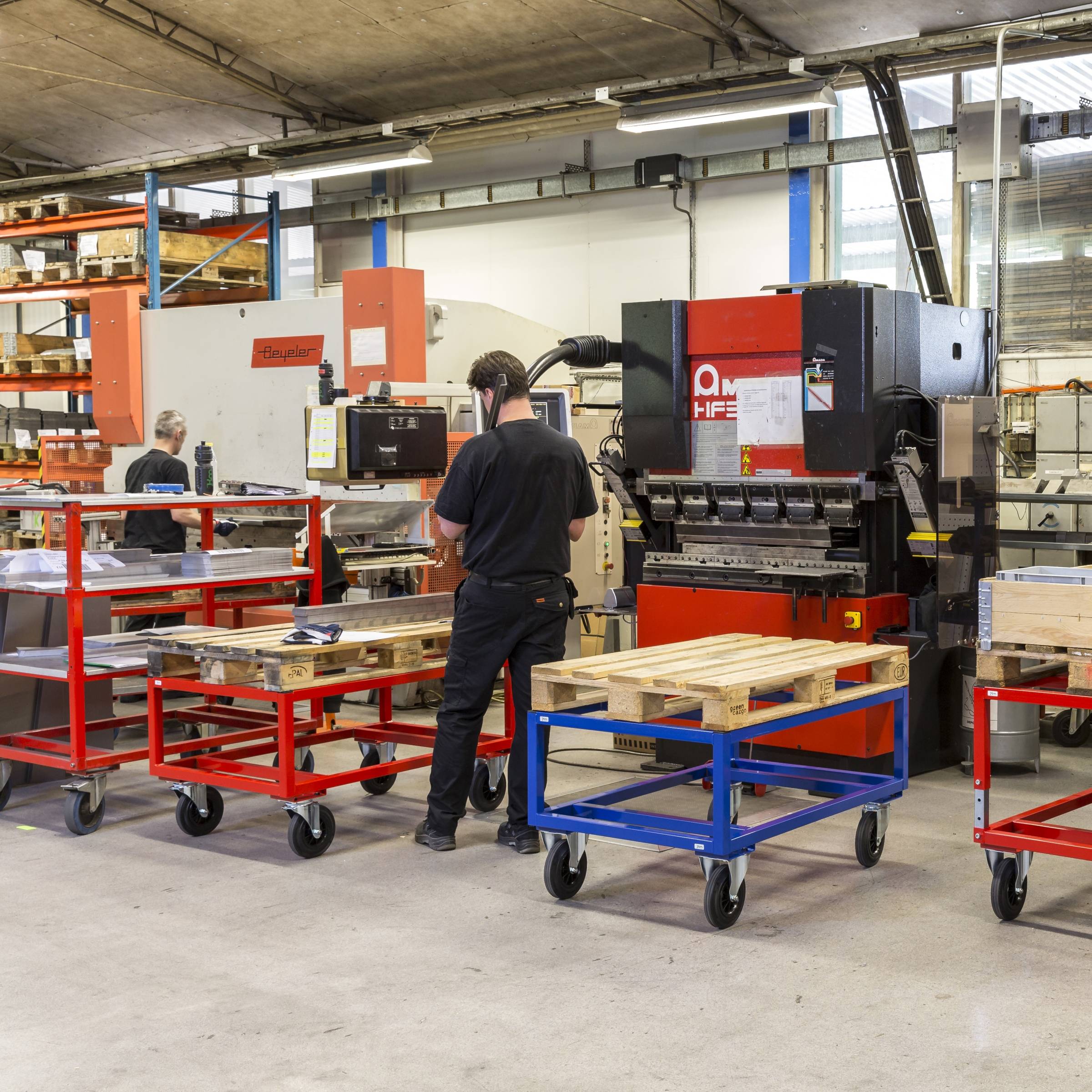 Kongamek Palettenwagen in rot höhenverstellbar 655mm hoch ohne Bremse für Paletten 1200x1000mm-1