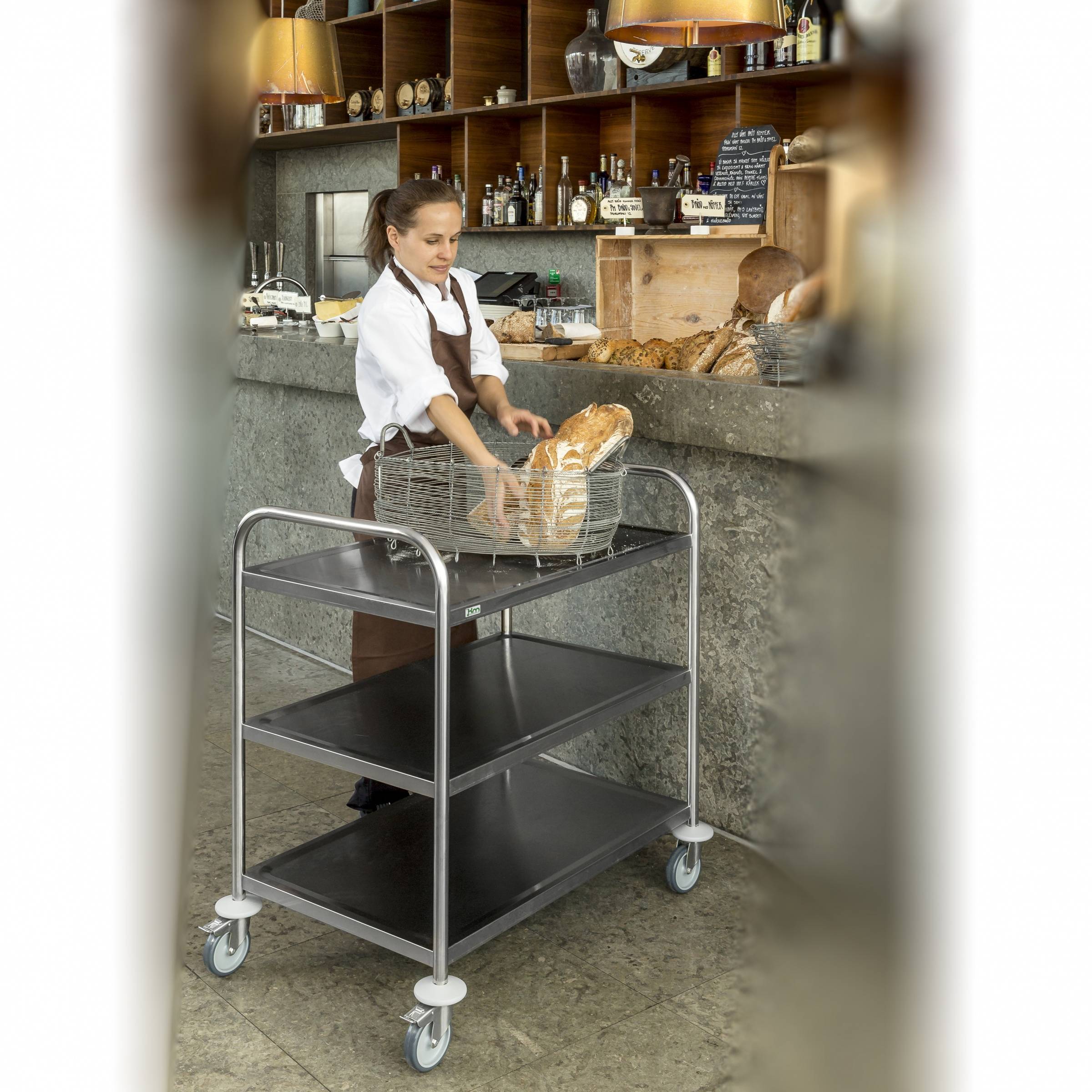 Kongamek Edelstahl- Tischwagen rostfrei mit 3 Böden 825x500mm mit Gummibereifung und Bremse-2