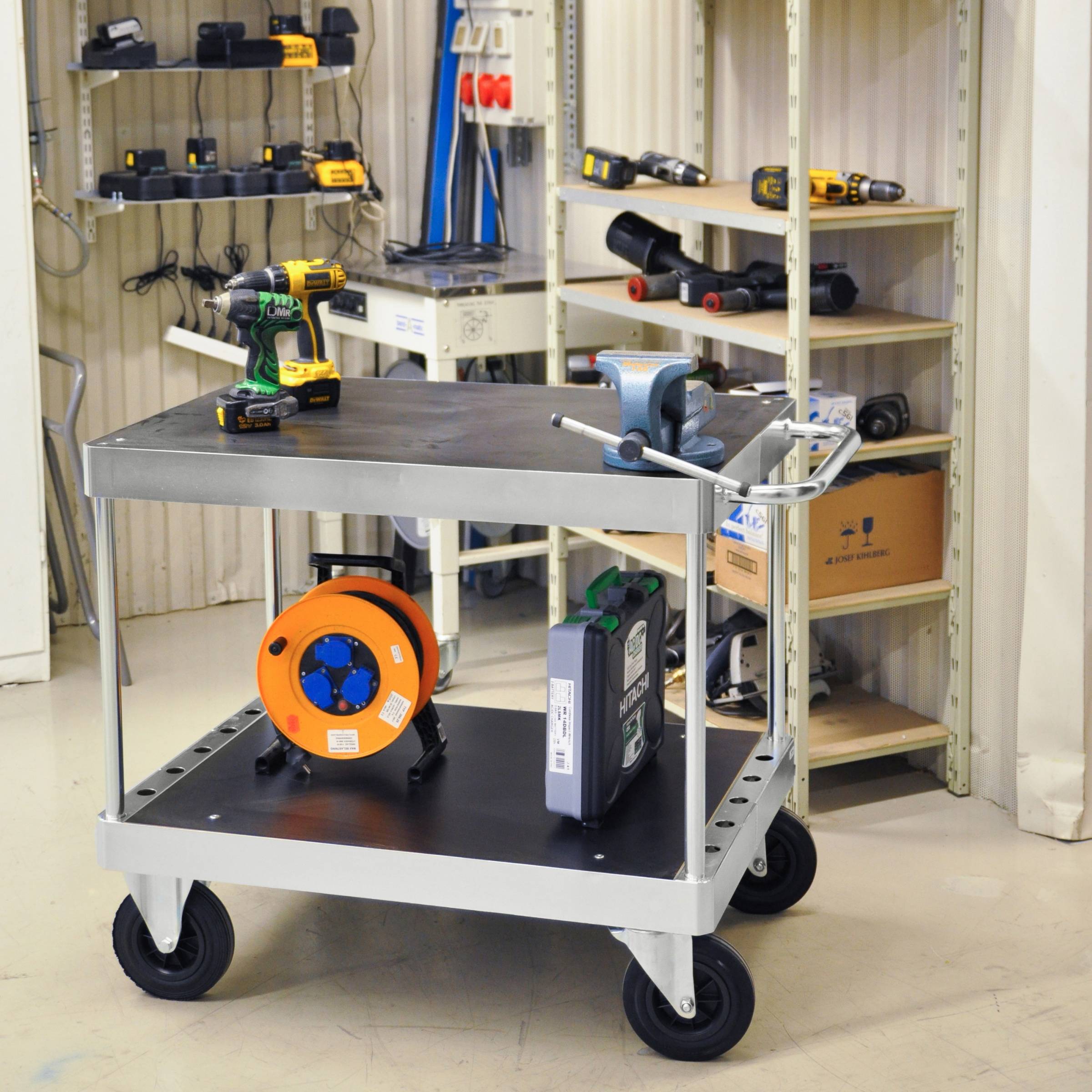 Kongamek Tischwagen verzinkt 1200x800mm Ladefläche aus MDF mit Bremse-1