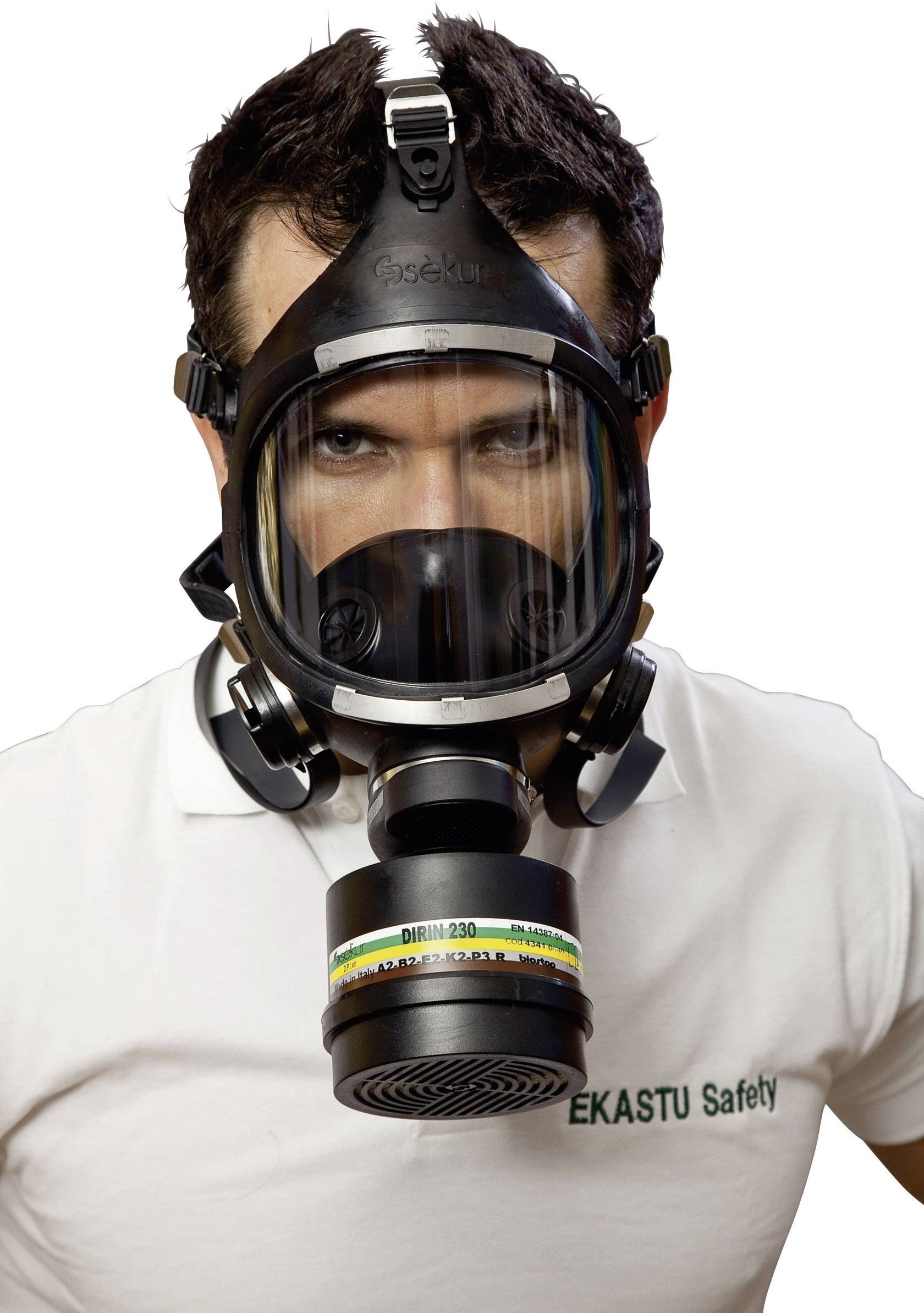 Ein Mann trägt eine Gasmaske, die das gesamte Gesicht bedeckt. Auf seinem Hemd steht 'EKASTU Safety'.