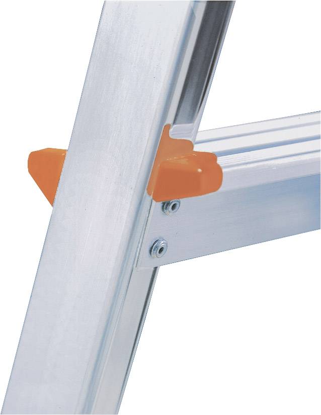 Nahaufnahme einer silbernen Leiter mit orangefarbenem Sicherheitsmechanismus an der Seite.