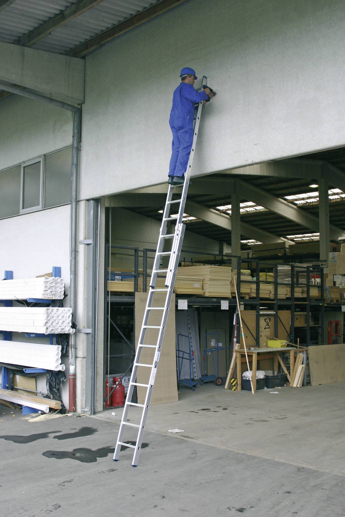 Schieb -Leiter (Alu), zweiteilig, Arbeitshöhe 5,5 m,Leiternlänge einteilig 2,7 m, Gesamt 4,4 m,-5