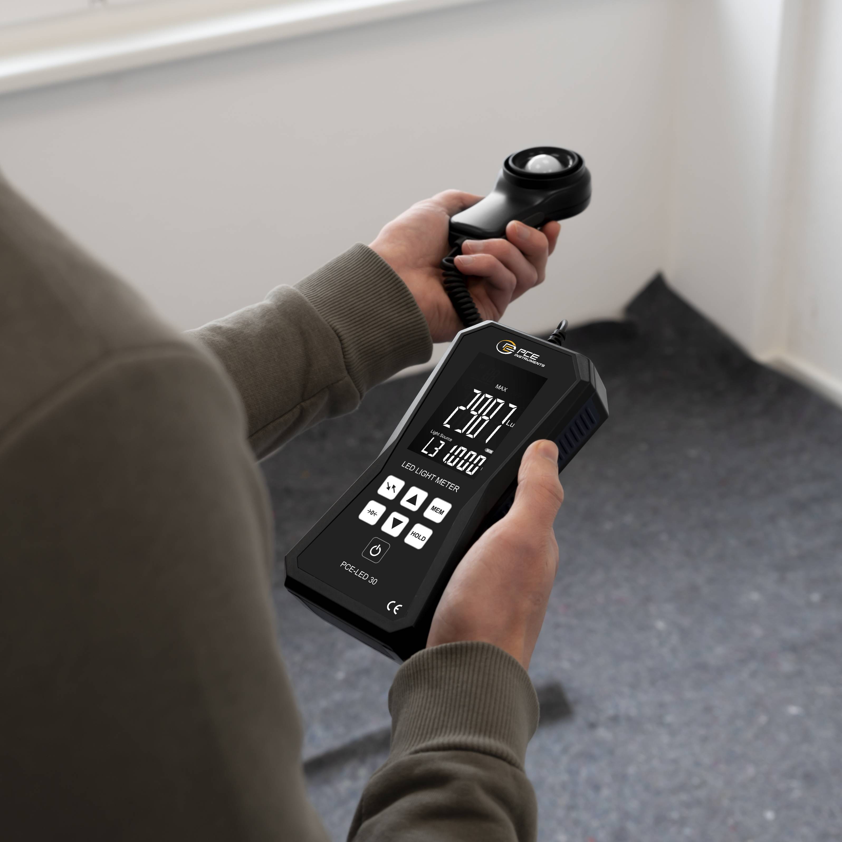 PCE Instruments Luxmeter PCE-LED 30 Messung bis 400000 lx |inkl. Datenlogger |CNS 5519 |JIS C1609:1993 |IP52-5