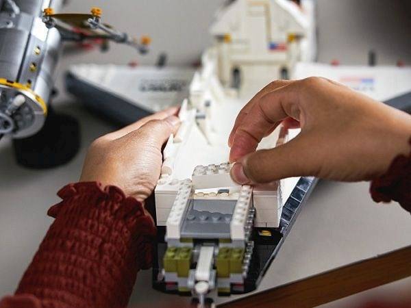 LEGO ICONS NASA Space Shuttle Discovery Home & Living Spielwaren Kreativ- & Lernspielzeug-3