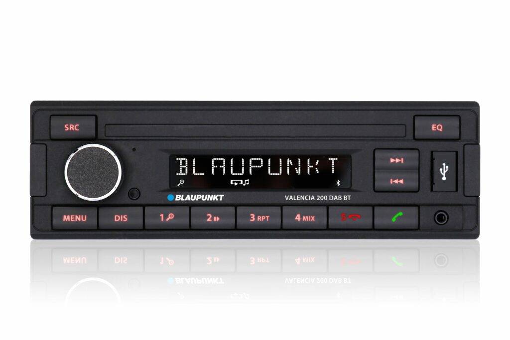 Blaupunkt Valencia 200 DAB BT Geringe Einbautiefe laufwerklos - Schwarz-0